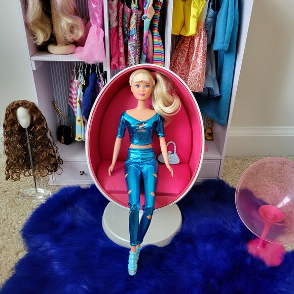 Steffi Doll in Blue Pants Suit and Handbag - Picture 2 of 7